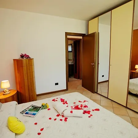Sleeps 5 *